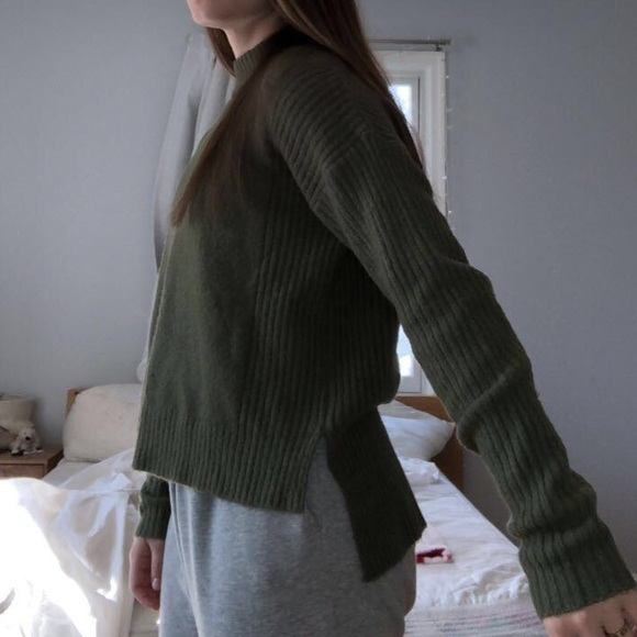 Green sweater - Picture 5 of 6